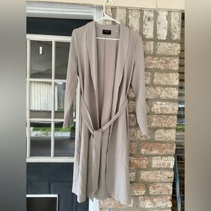 NWOT TAHARI longline cardi/ trench belted 6 grey